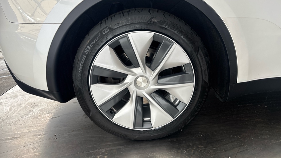 TESLA MODEL Y Image 19