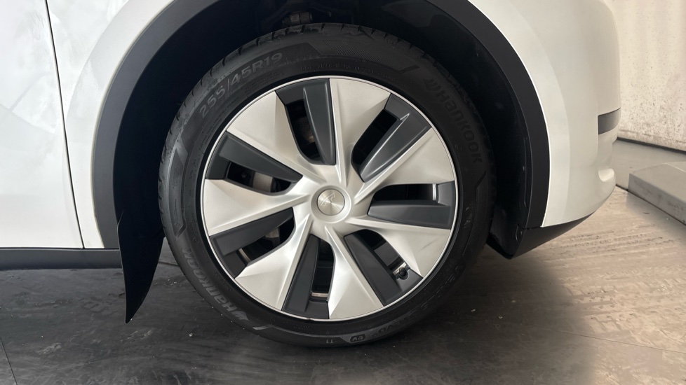TESLA MODEL Y Image 20