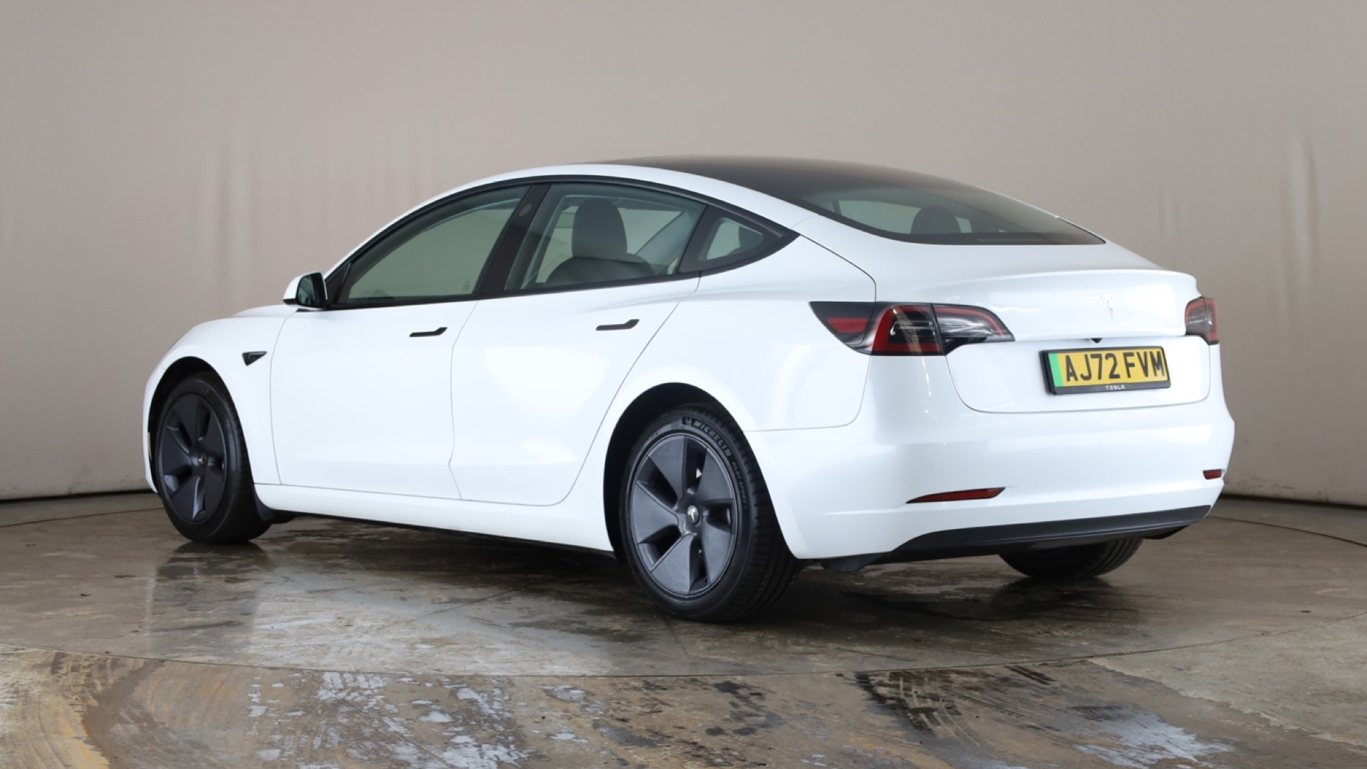 4020915 RWD 4dr Auto