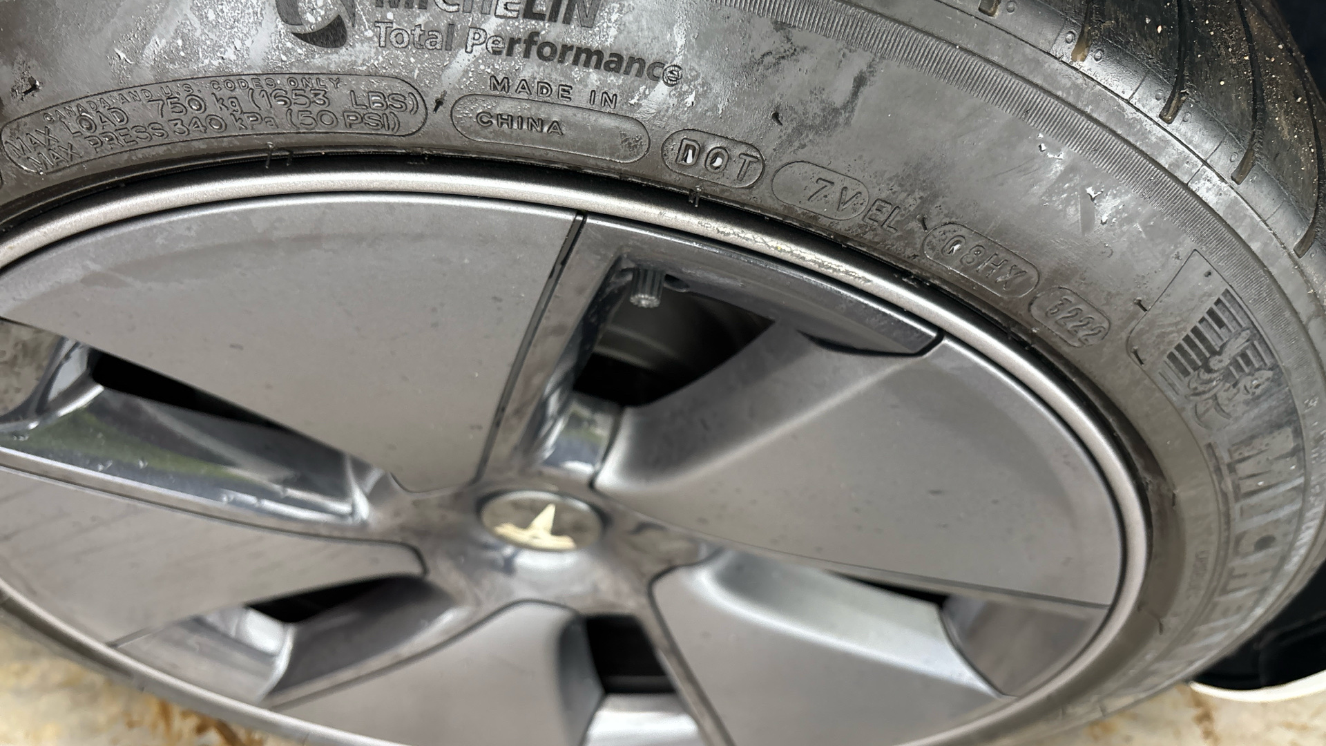 4020915 RWD 4dr Auto