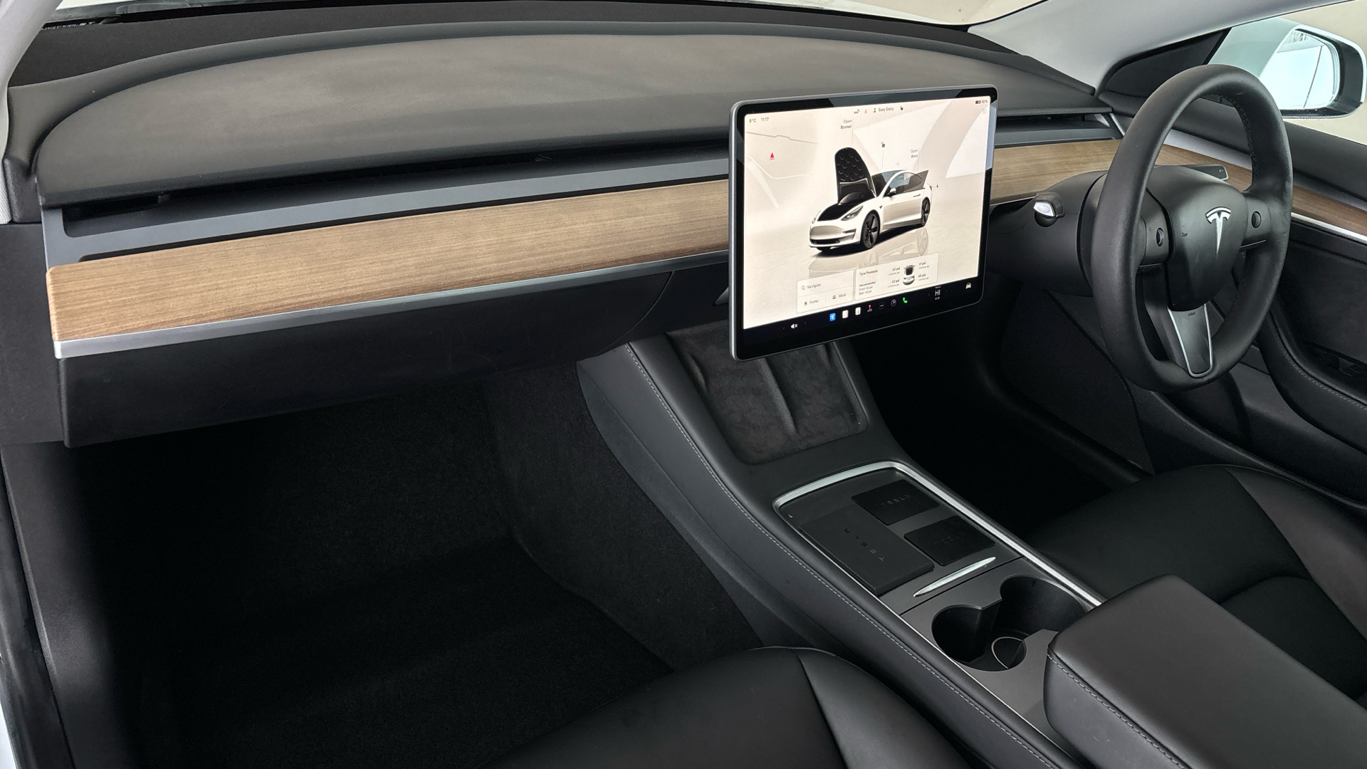 4020915 RWD 4dr Auto