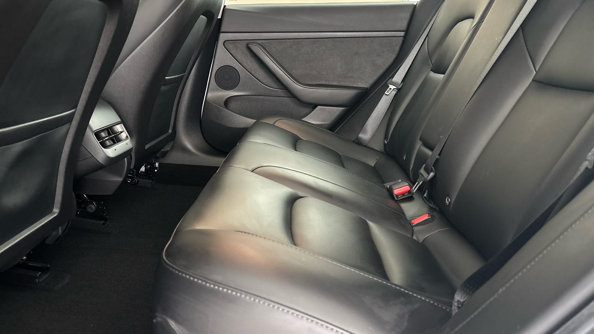 4020915 RWD 4dr Auto