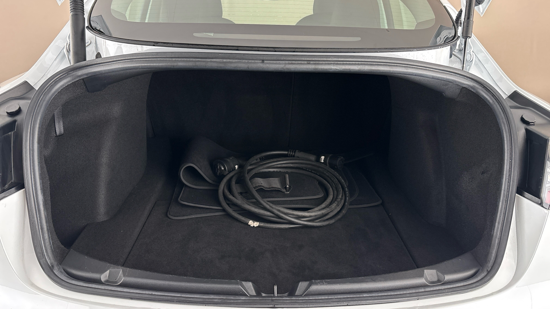 4020915 RWD 4dr Auto