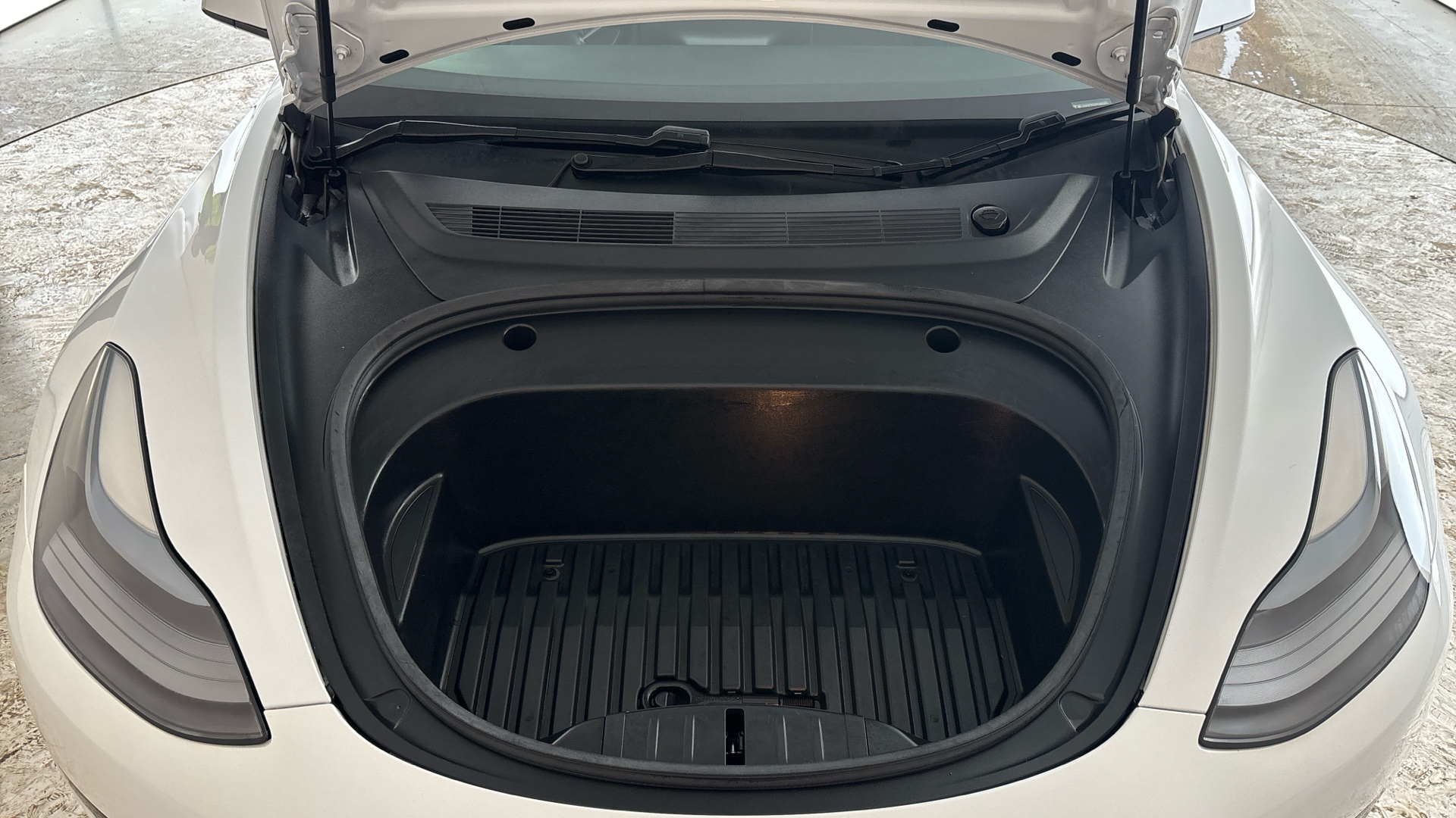 4020915 RWD 4dr Auto