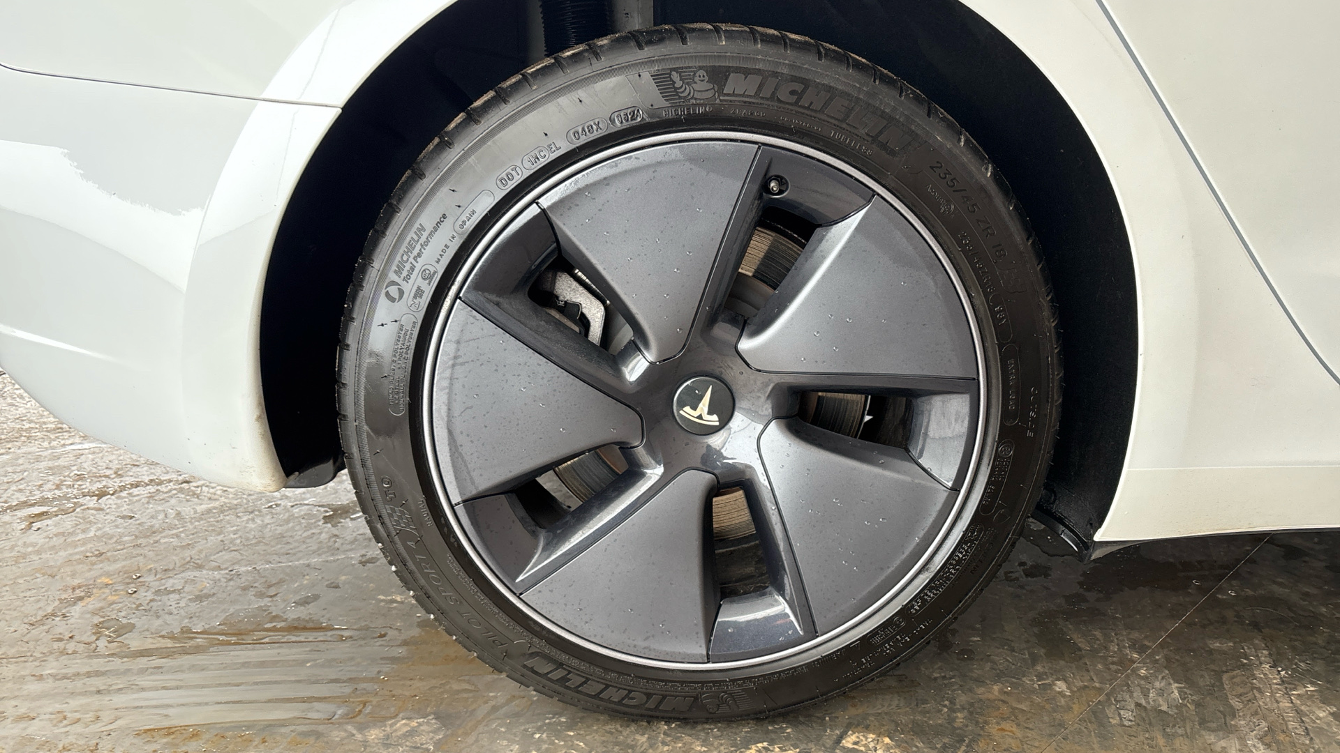 4020915 RWD 4dr Auto