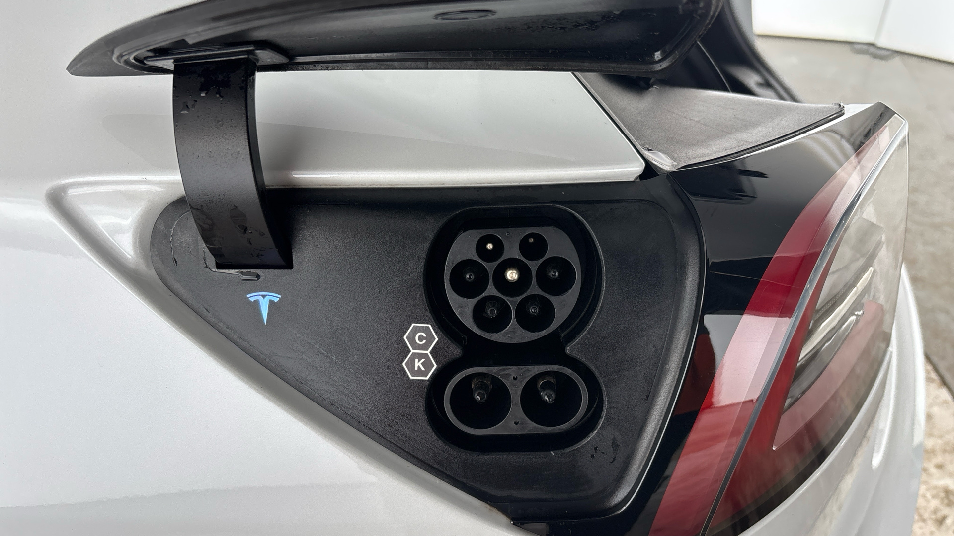 4020915 RWD 4dr Auto