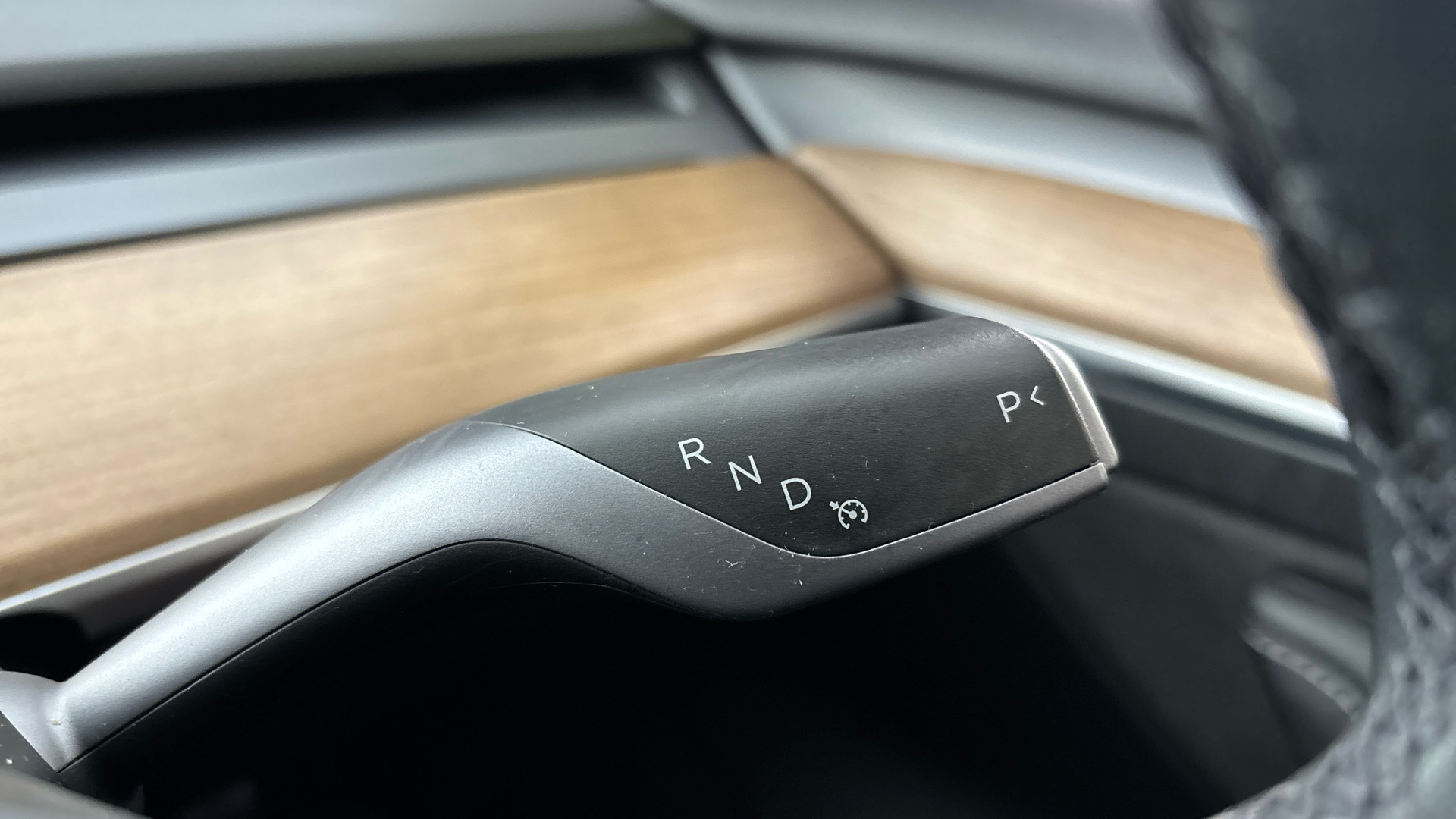 4020915 RWD 4dr Auto