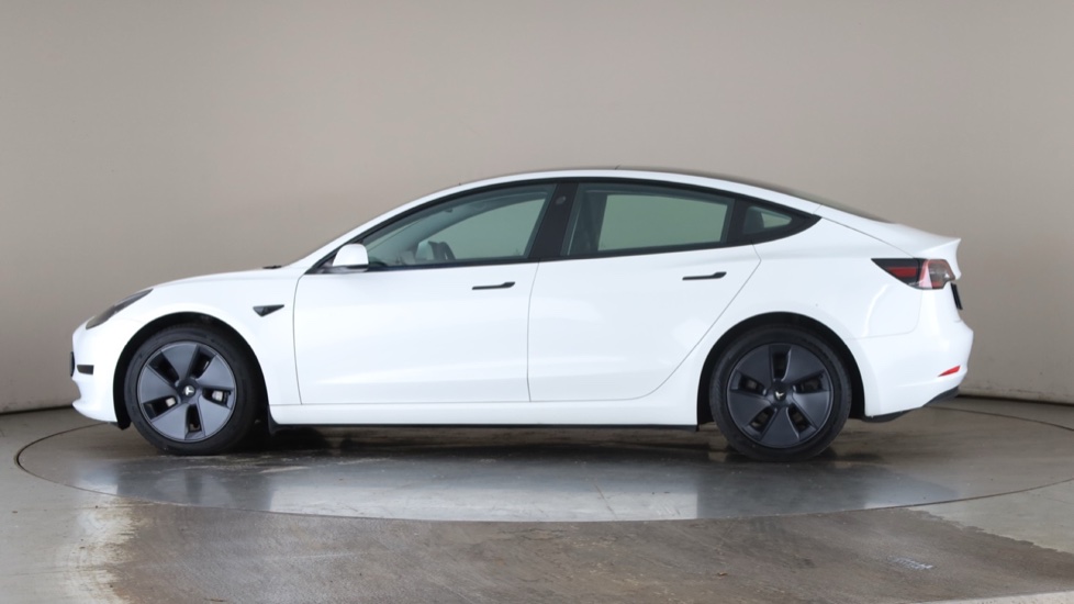 TESLA MODEL 3 Image 2
