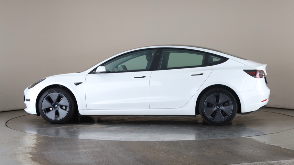 TESLA MODEL 3 Image 2