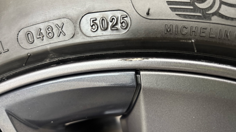 TESLA MODEL 3 scuff
