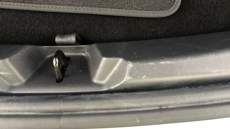 TESLA MODEL 3 scuff