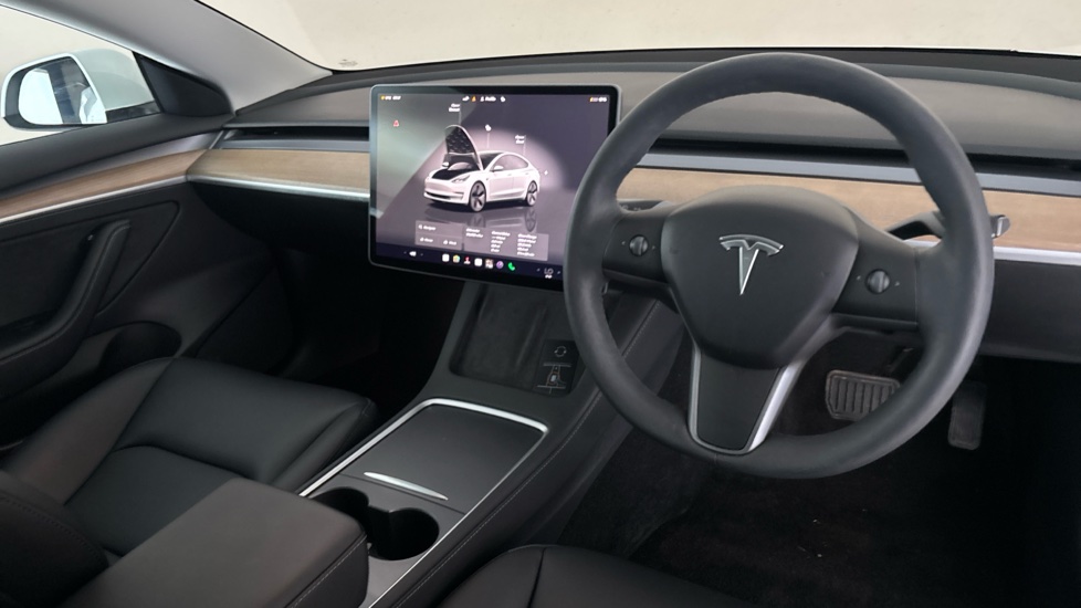 TESLA MODEL 3 Image 9