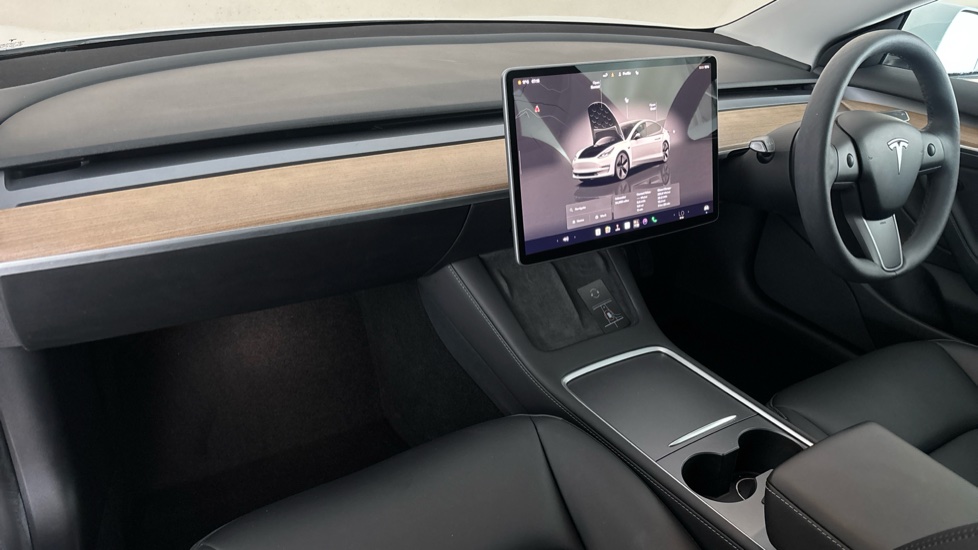 TESLA MODEL 3 Image 10