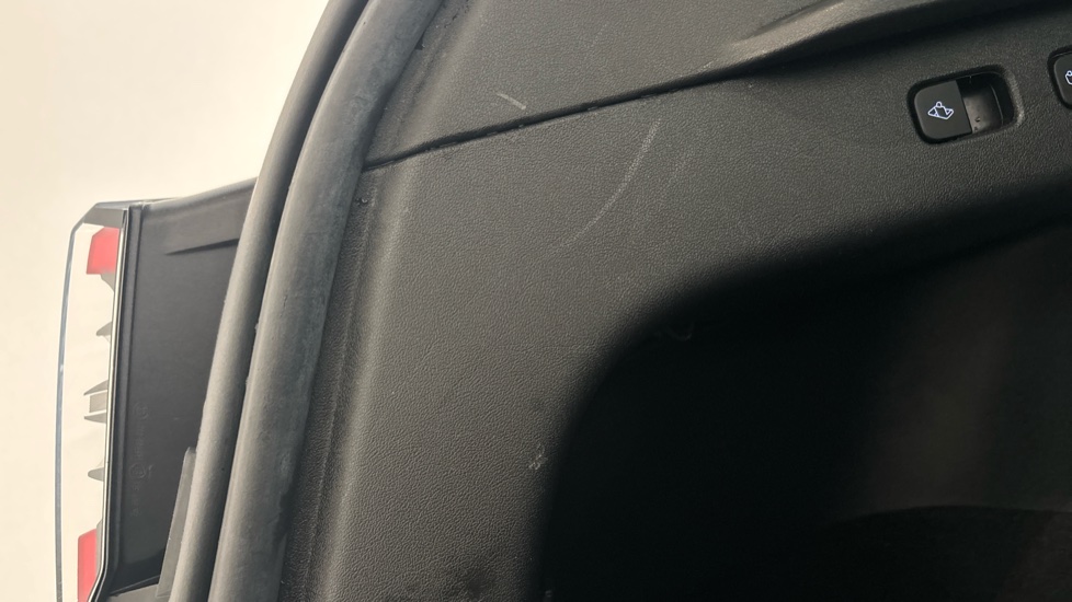 TESLA MODEL Y scuff