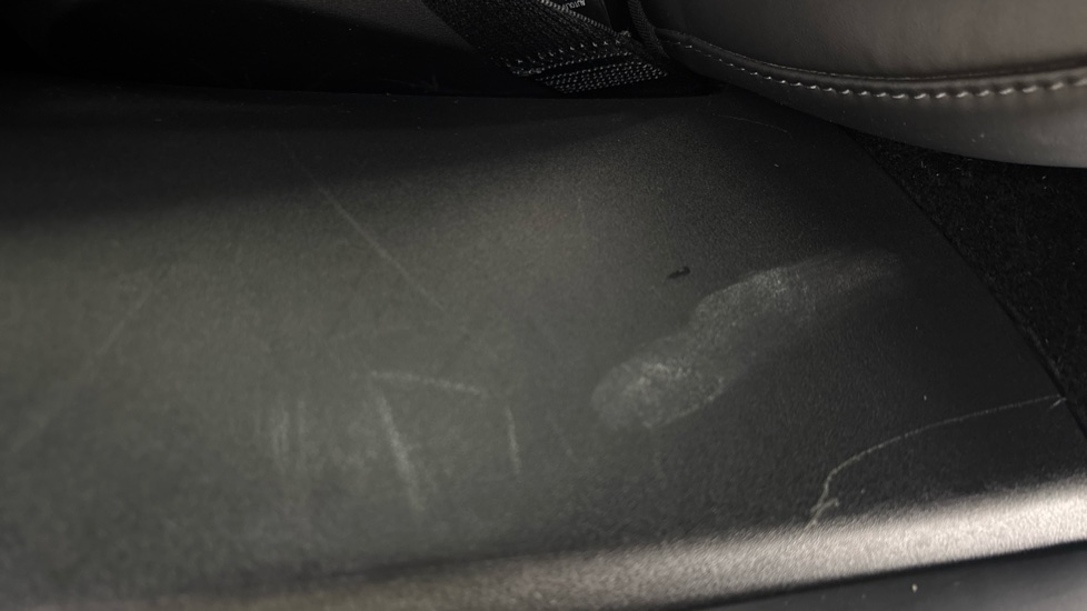 TESLA MODEL Y scuff
