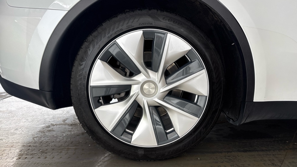 TESLA MODEL Y Image 19