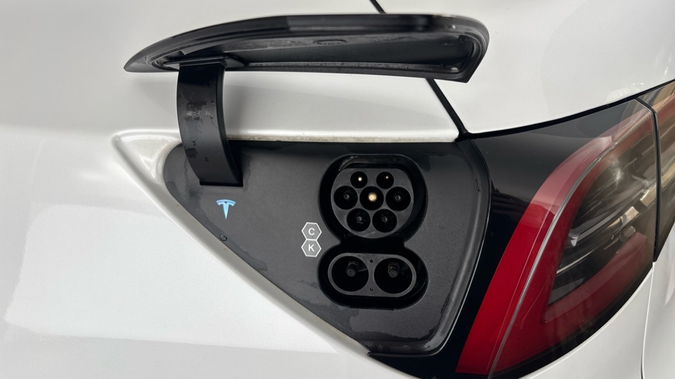 TESLA MODEL Y Image 21