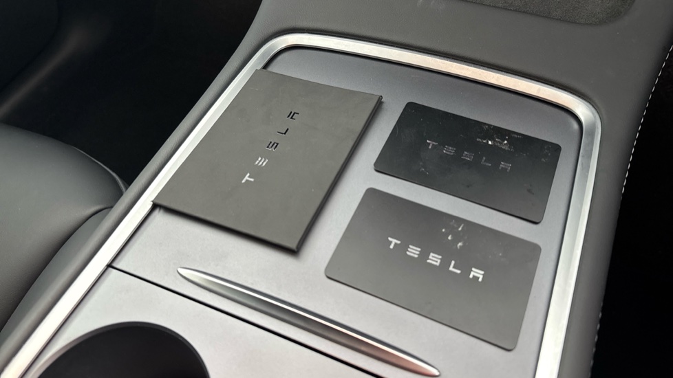 TESLA MODEL Y 2 keys available