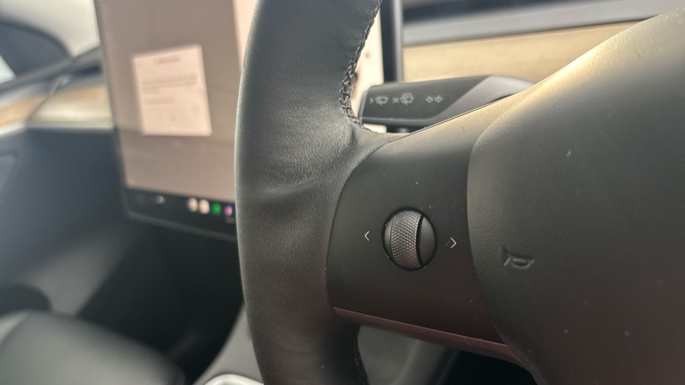TESLA MODEL Y HATCHBACK RWD 5dr Auto