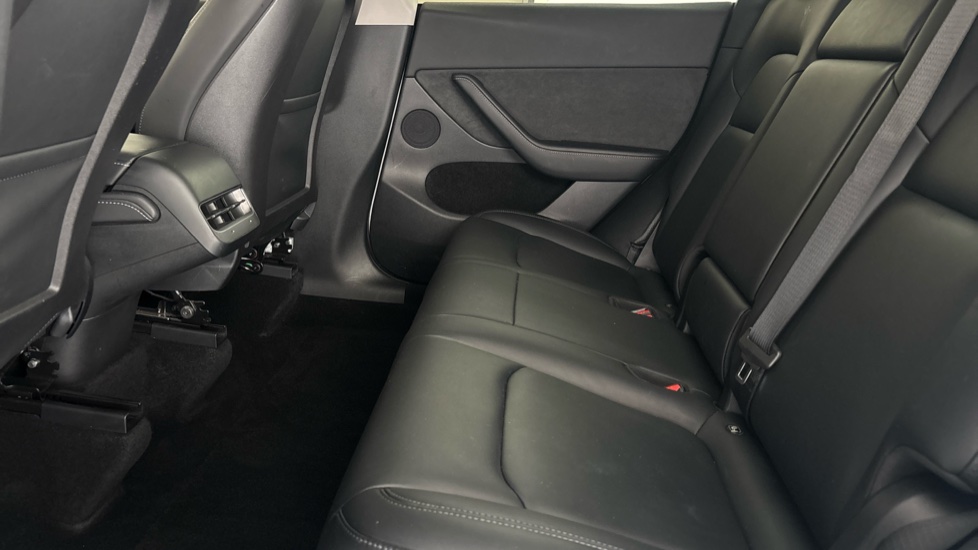 TESLA MODEL Y HATCHBACK RWD 5dr Auto