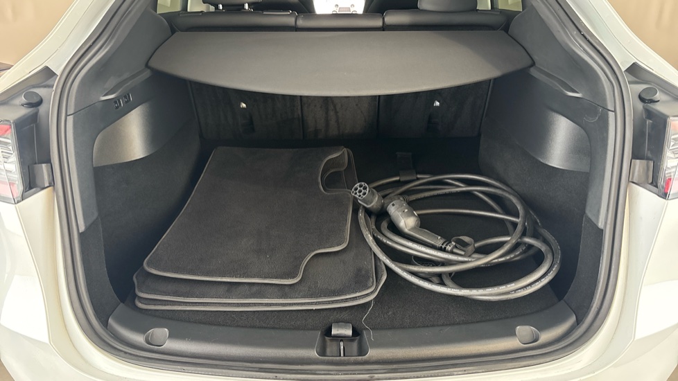 TESLA MODEL Y HATCHBACK RWD 5dr Auto