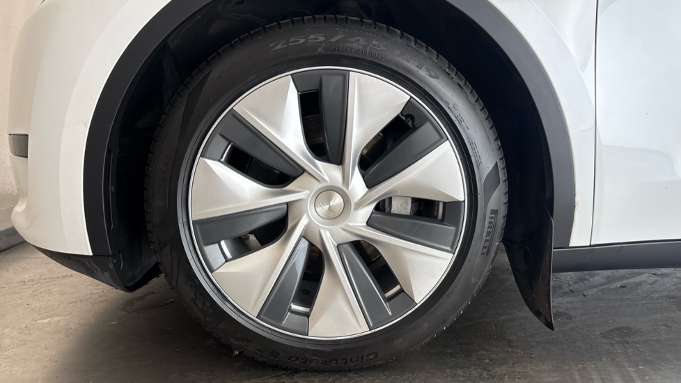 TESLA MODEL Y HATCHBACK RWD 5dr Auto