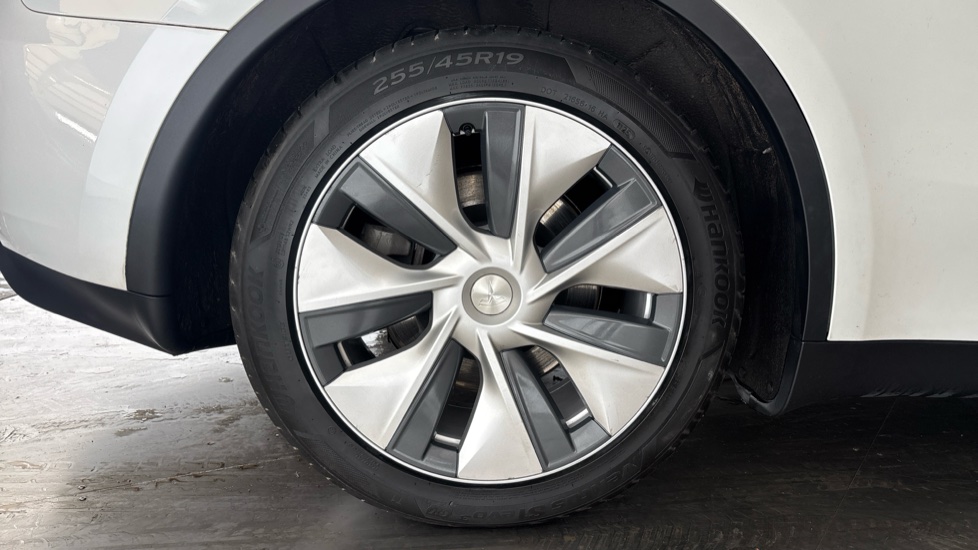 TESLA MODEL Y HATCHBACK RWD 5dr Auto