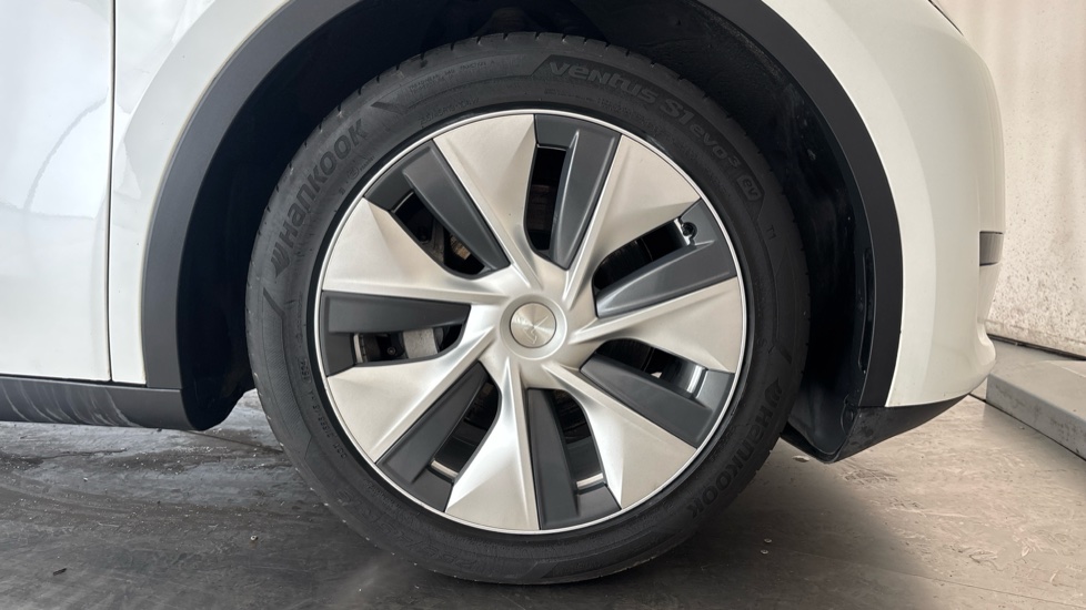 TESLA MODEL Y HATCHBACK RWD 5dr Auto