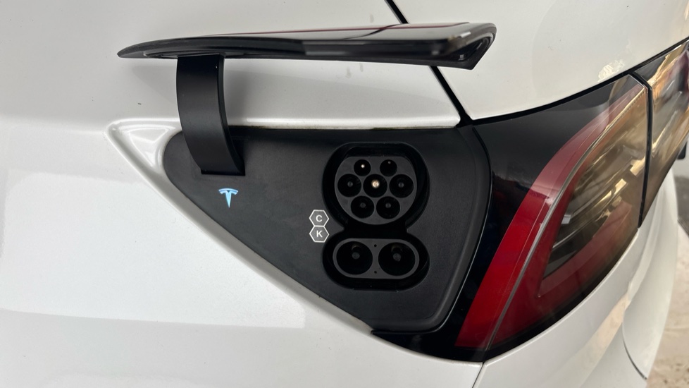 TESLA MODEL Y HATCHBACK RWD 5dr Auto