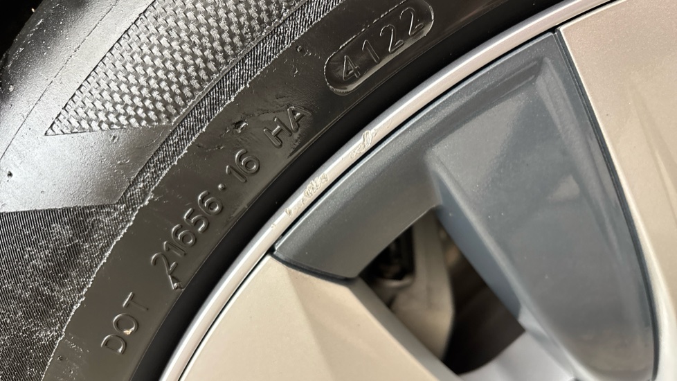 TESLA MODEL Y Scuff