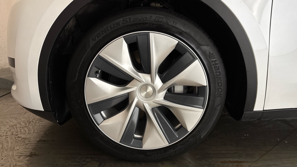 TESLA MODEL Y Image 17