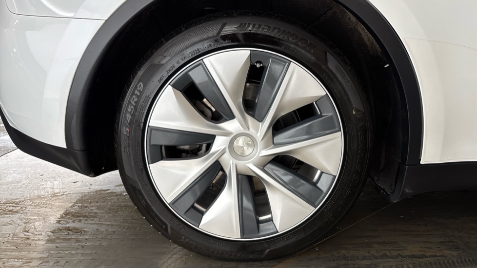 TESLA MODEL Y Image 19