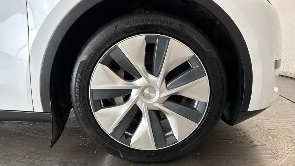 TESLA MODEL Y Image 20
