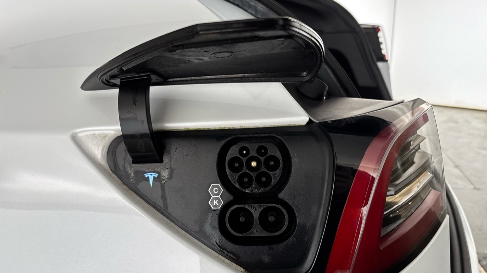 TESLA MODEL Y Image 21