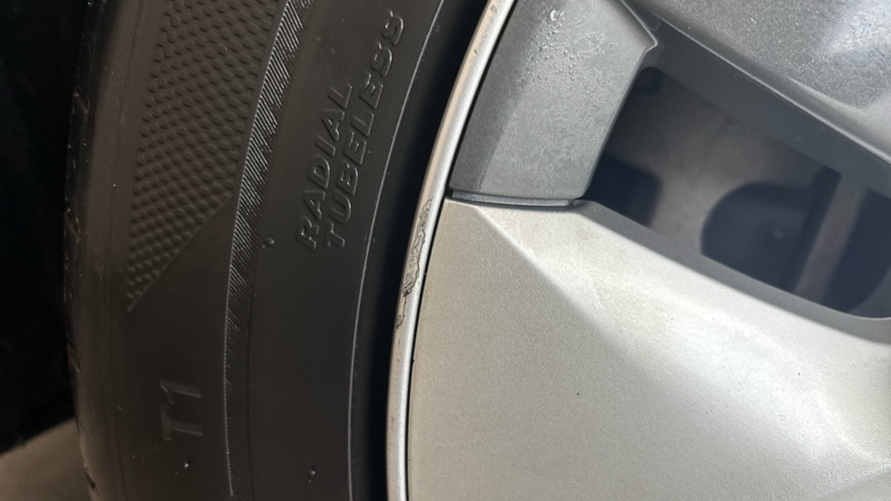 TESLA MODEL Y scuff