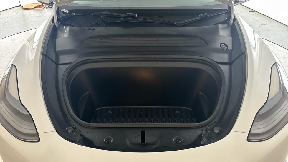 TESLA MODEL Y Image 16