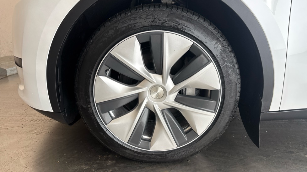 TESLA MODEL Y Image 17
