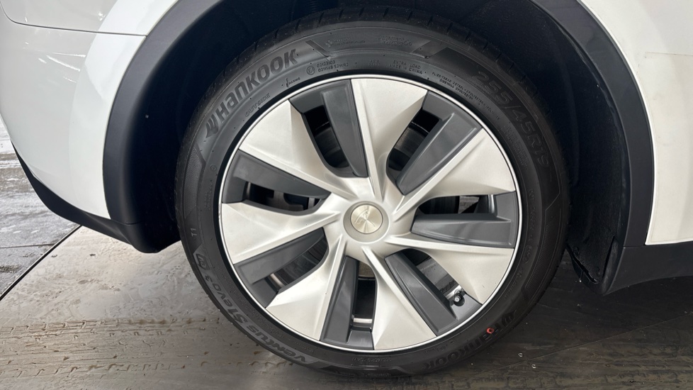 TESLA MODEL Y Image 19
