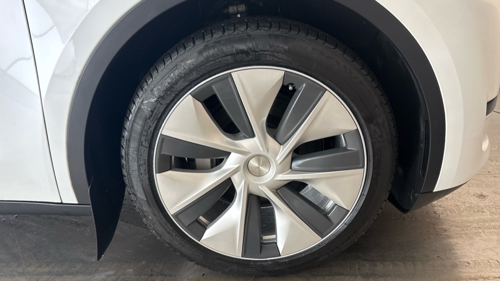 TESLA MODEL Y Image 20