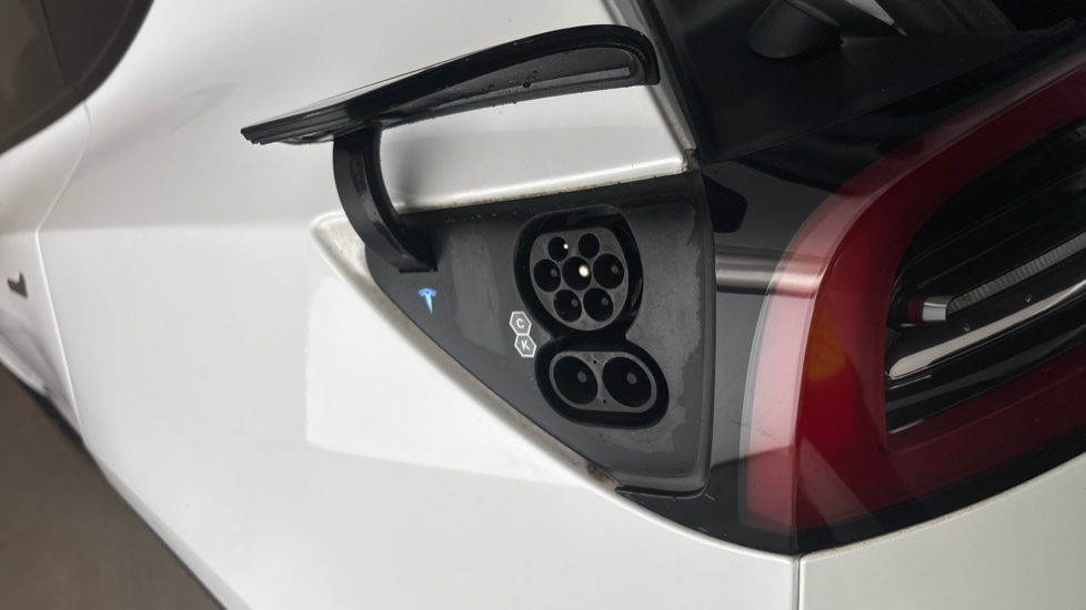 TESLA MODEL Y Image 21