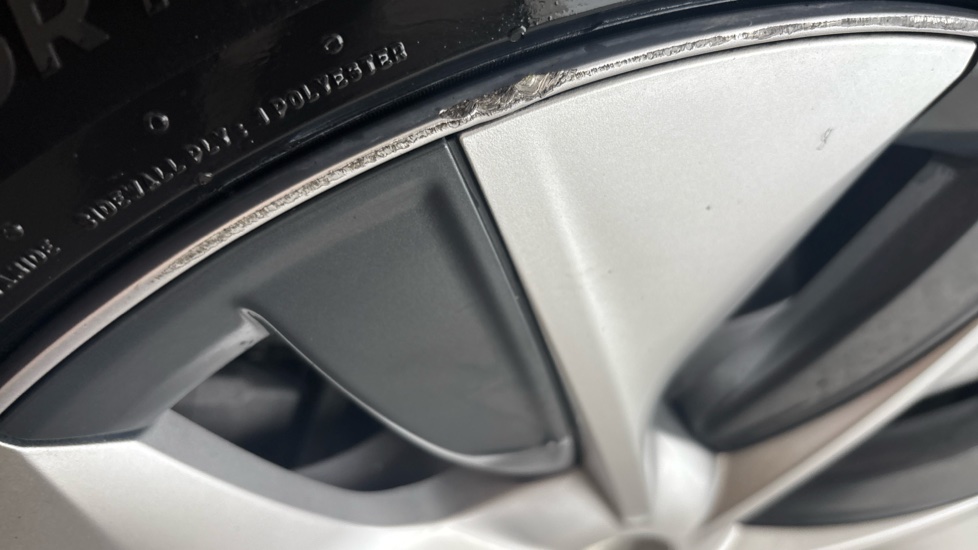 TESLA MODEL Y scuff