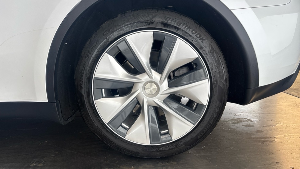 TESLA MODEL Y Image 18