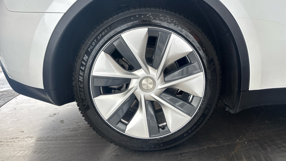TESLA MODEL Y Image 19
