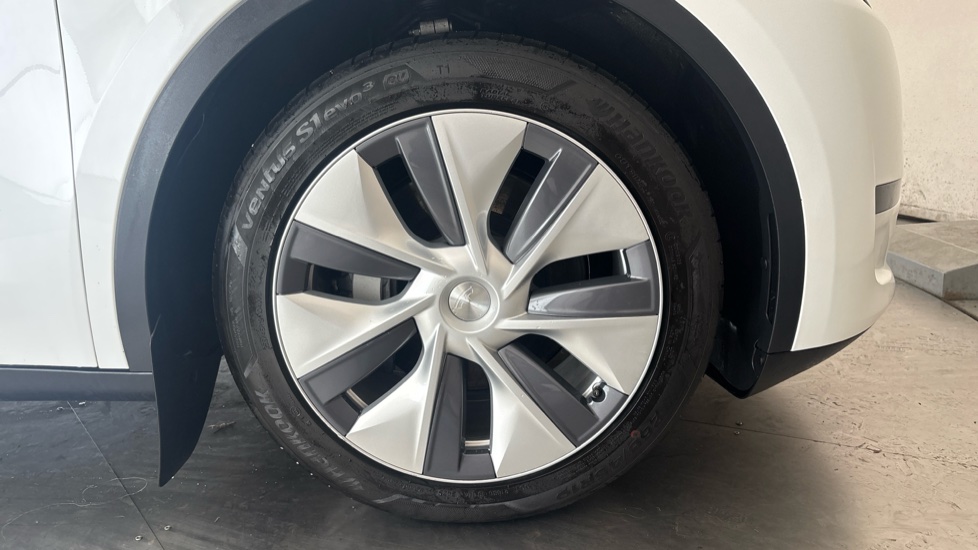 TESLA MODEL Y Image 20