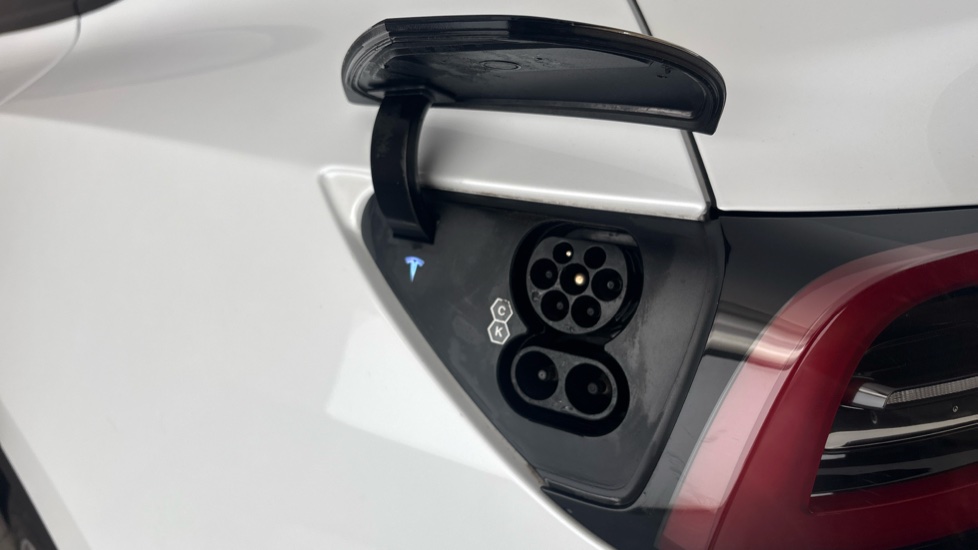 TESLA MODEL Y Image 21