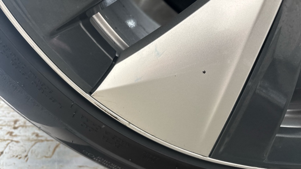 TESLA MODEL Y scuff