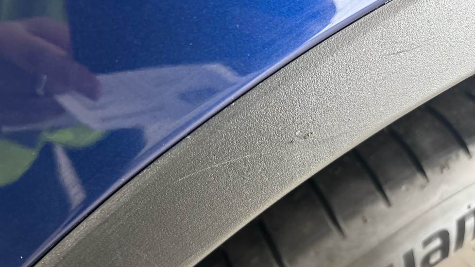 TESLA MODEL Y scratch