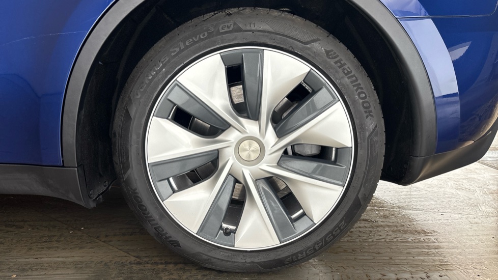 TESLA MODEL Y Image 18