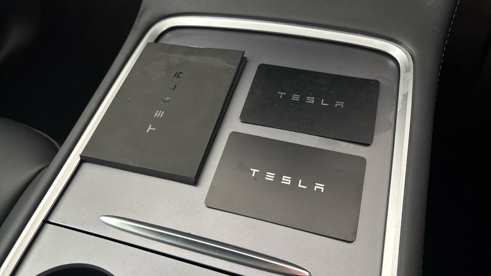 TESLA MODEL Y 2 keys available