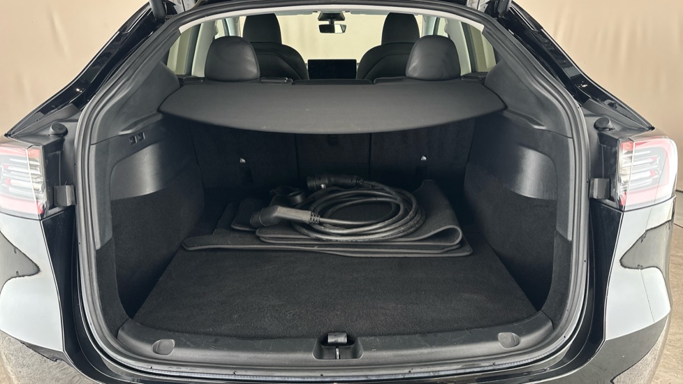 Tesla Model Y Image 15